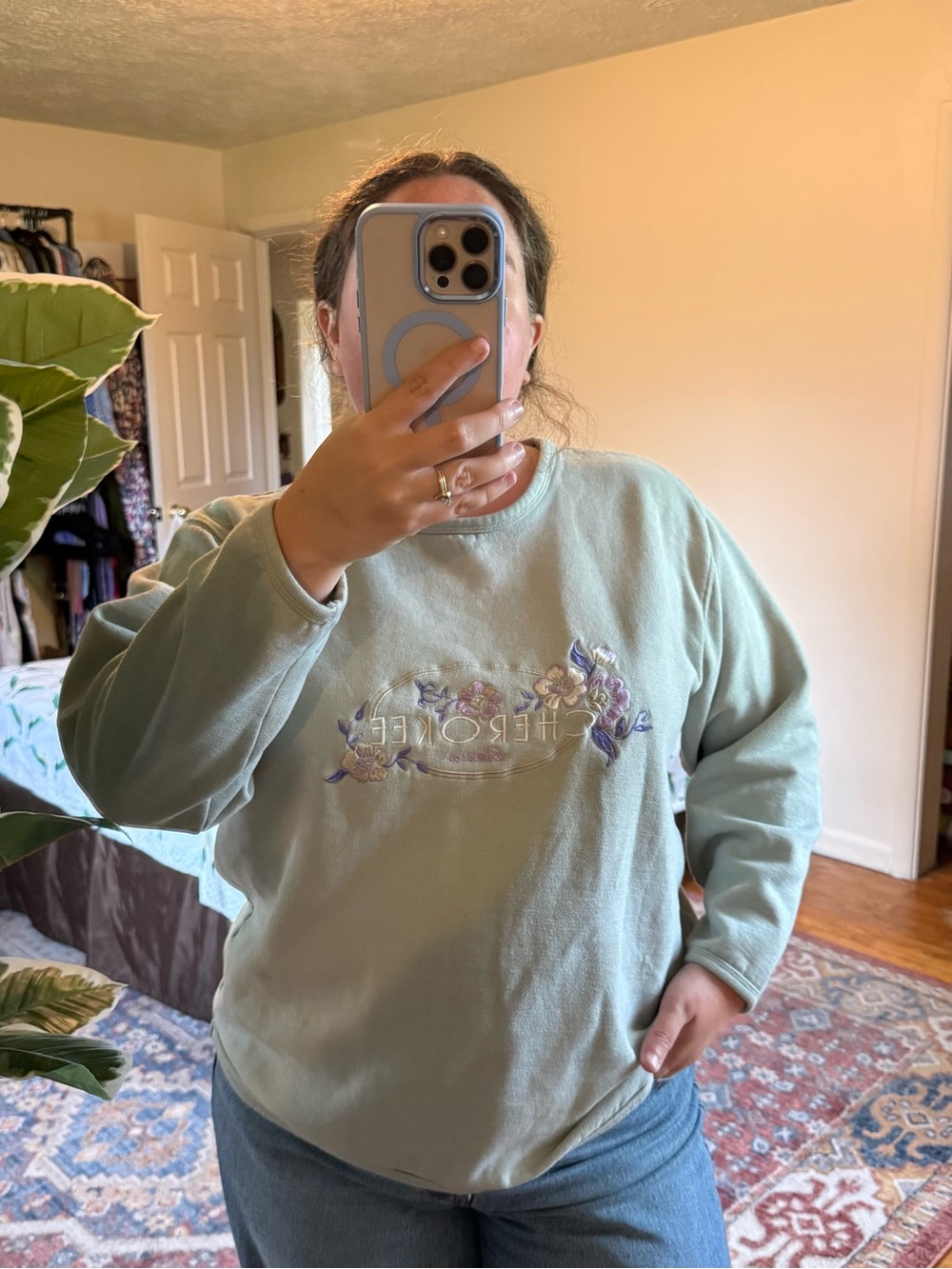 Cherokee vintage green embroidered sweatshirt